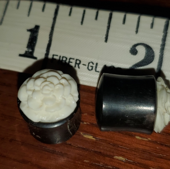 1/2"  gauge flower  🌸 ear plugs - Picture 2 of 2